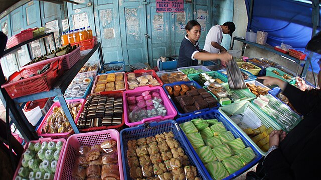 Sistem Pangan: Keterikatan antar Elemen Rantai Pasok Nutrisi Masyarakat 2 Kue basah Yogyakarta