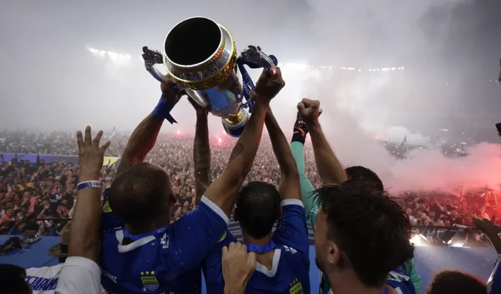 Sistem Pangan: Keterikatan antar Elemen Rantai Pasok Nutrisi Masyarakat 1 PERSIB angkat trofi Liga 1 2024 25 di GBLA setelah juara back to back untuk pertama kalinya 3136959331